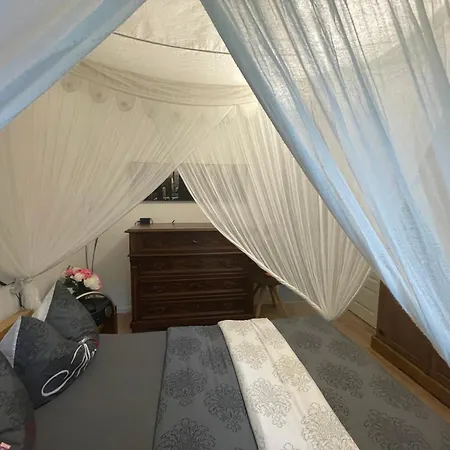 Kaiserzeit Im Himmelbett - Nest Am Karl-heine-kanal Im Kuenstlerviertel Lipsia