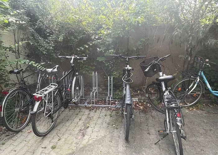 Kaiserzeit Im Himmelbett - Nest Am Karl-heine-kanal Im Kuenstlerviertel Lipsia
