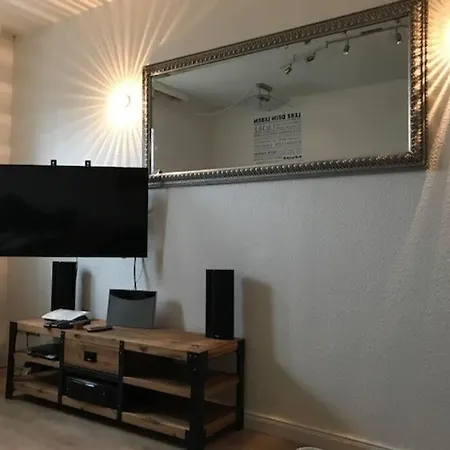 Kaiserzeit Im Himmelbett - Nest Am Karl-heine-kanal Im Kuenstlerviertel *