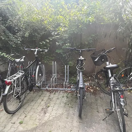 Kaiserzeit Im Himmelbett - Nest Am Karl-heine-kanal Im Kuenstlerviertel Leipzig