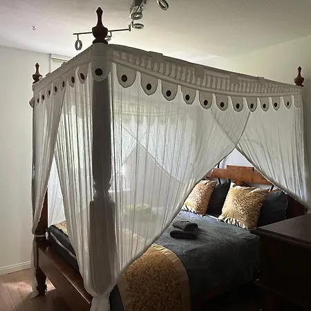 Kaiserzeit Im Himmelbett - Nest Am Karl-heine-kanal Im Kuenstlerviertel Lejlighed