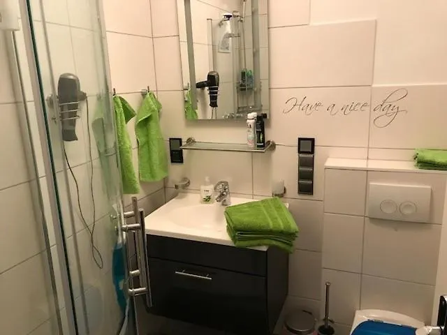 Kaiserzeit Im Himmelbett - Nest Am Karl-heine-kanal Im Kuenstlerviertel Leipzig