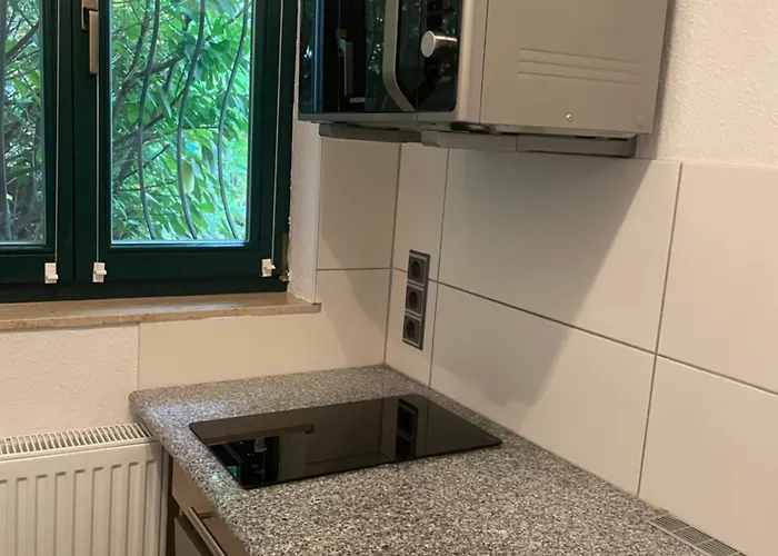 Kaiserzeit Im Himmelbett - Nest Am Karl-heine-kanal Im Kuenstlerviertel Leipzig